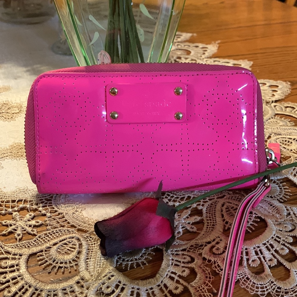 Kate spade ♠️ cute sassy bright pink wristlet